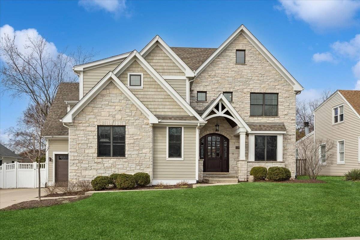 4620 Stonewall AVE, Downers Grove, IL 60515