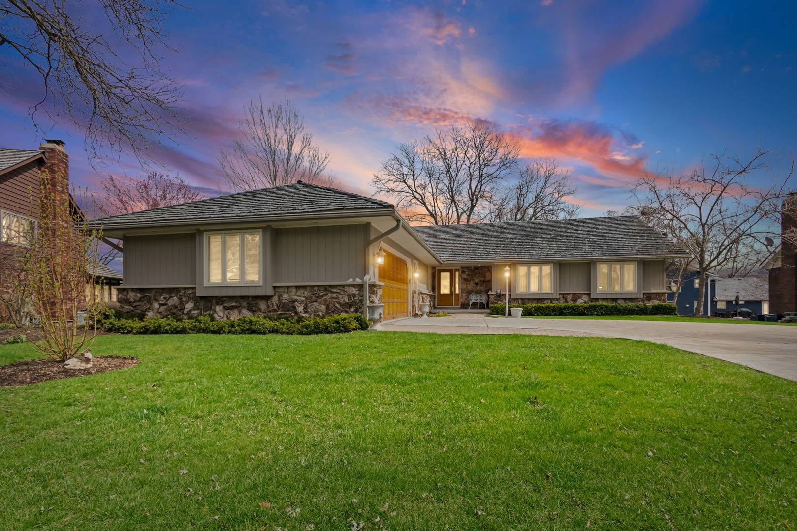 720 Mullady Pkwy, Libertyville, IL 60048