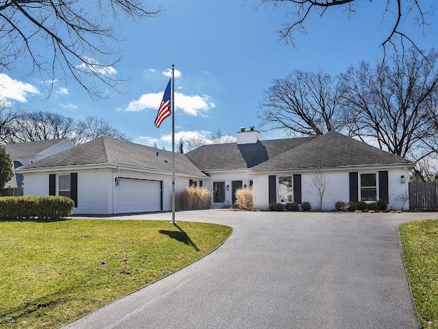 1225 W Deerpath RD, Lake Forest, IL 60045