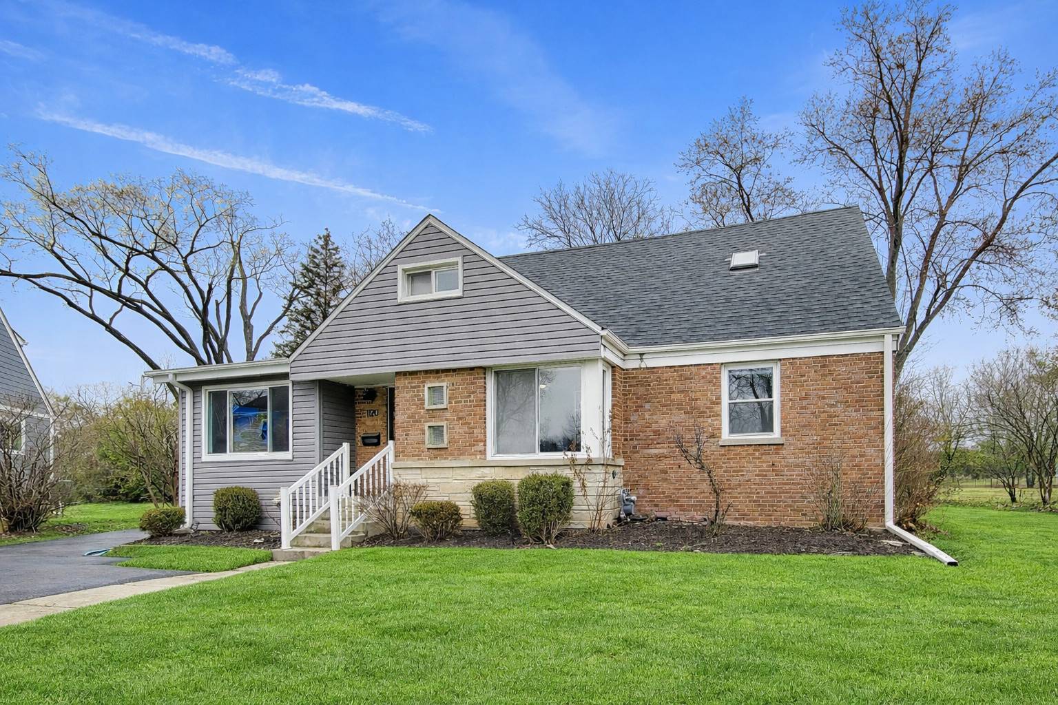 1120 N Haddow AVE, Arlington Heights, IL 60004