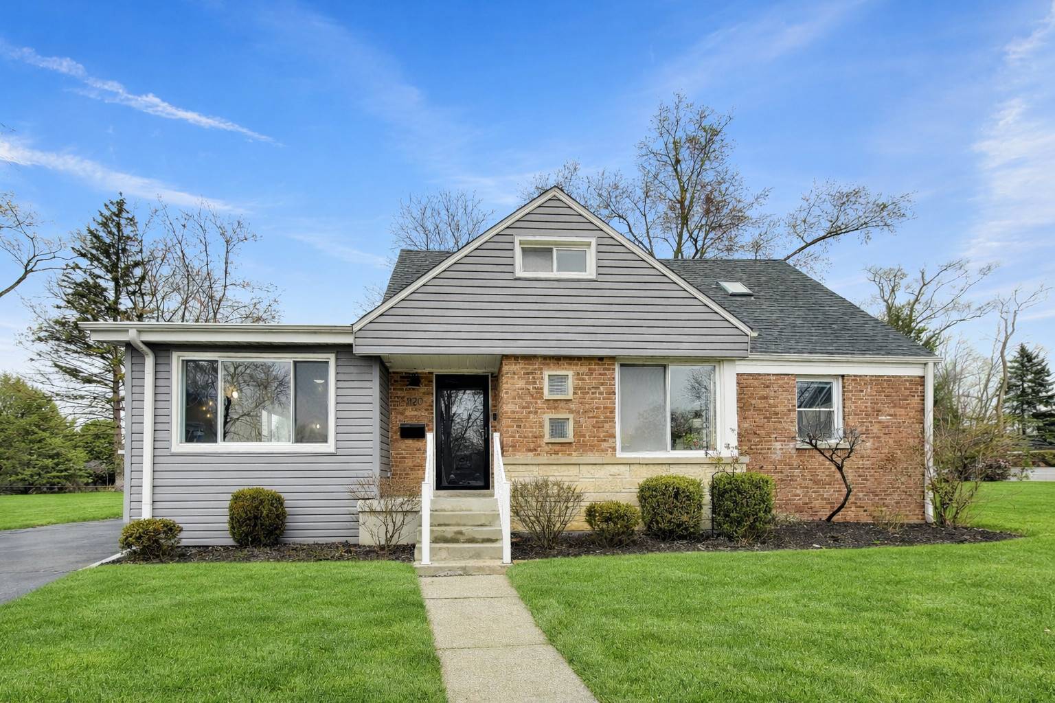 1120 N Haddow AVE, Arlington Heights, IL 60004