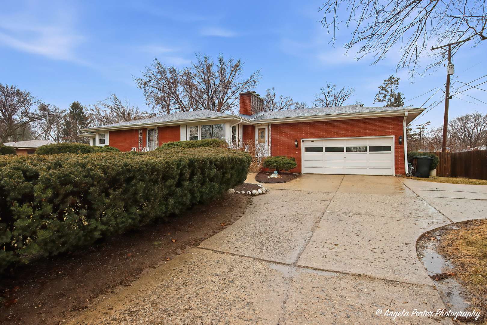 515 Country Club DR, Mchenry, IL 60050
