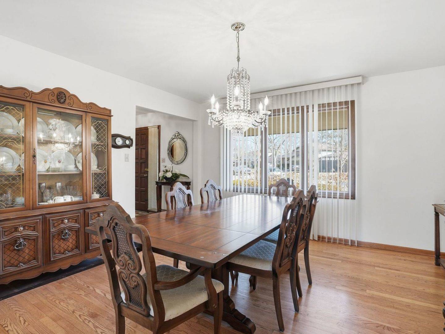 5722 Doe CIR, Westmont, IL 60559