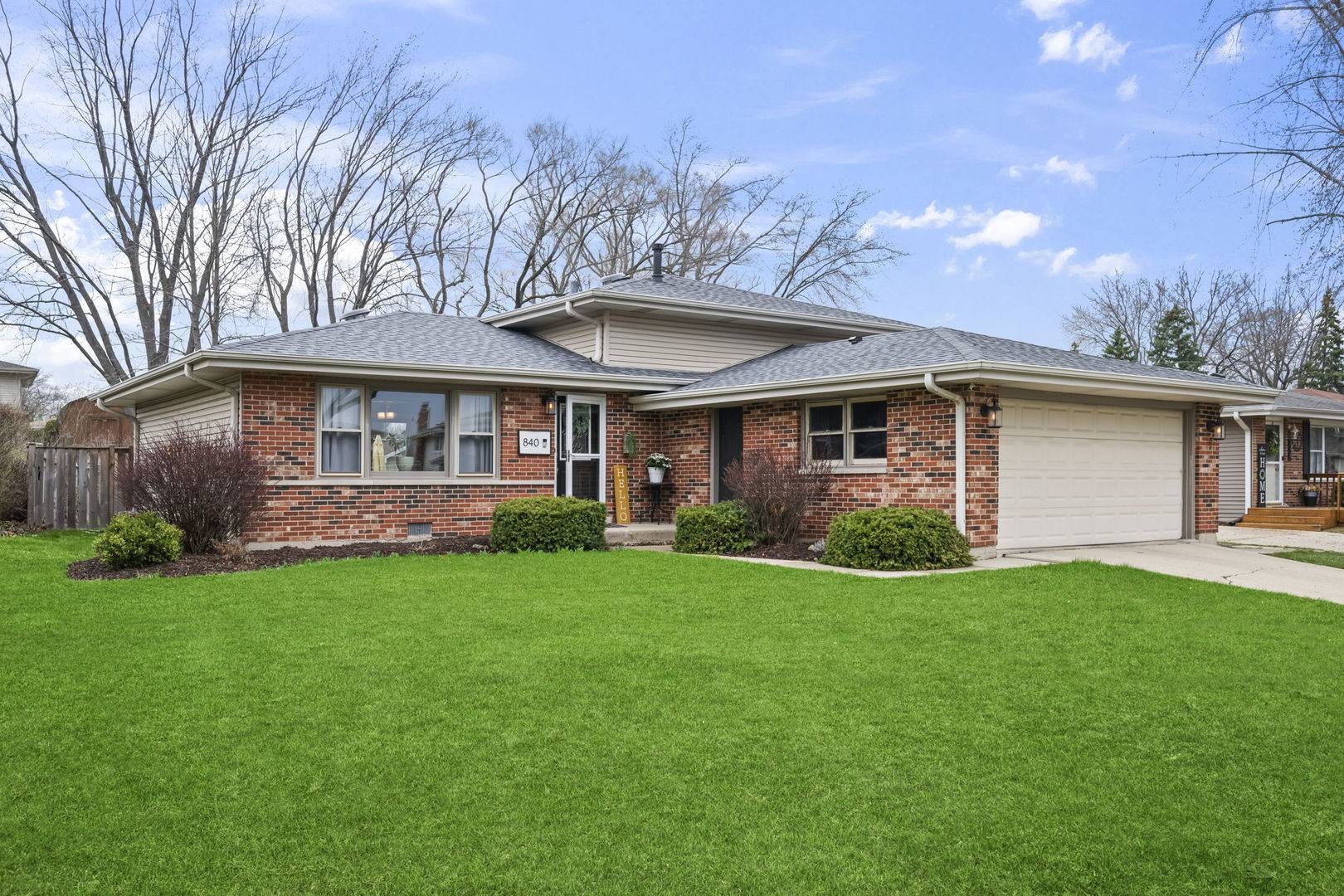 840 E Marshall CT, Palatine, IL 60074