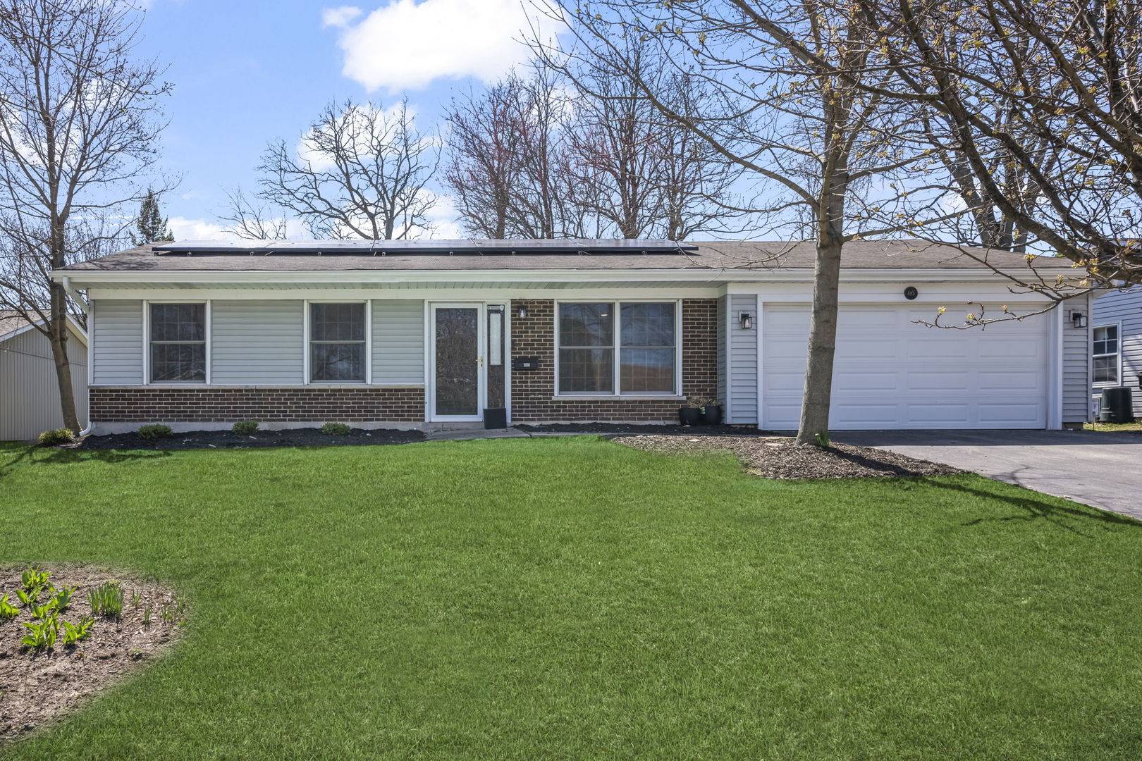 485 Andrew LN, Lake Zurich, IL 60047