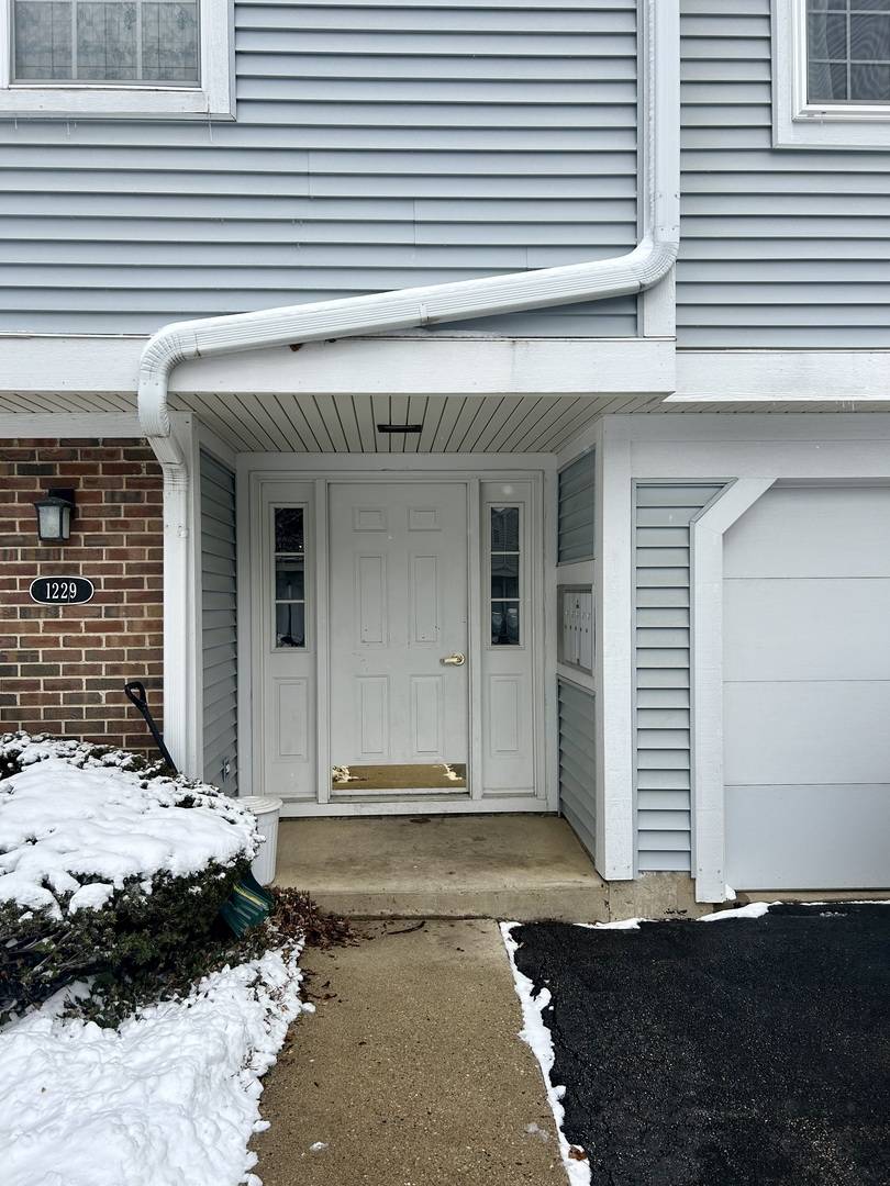 1229 Ballantrae PL #A, Mundelein, IL 60060