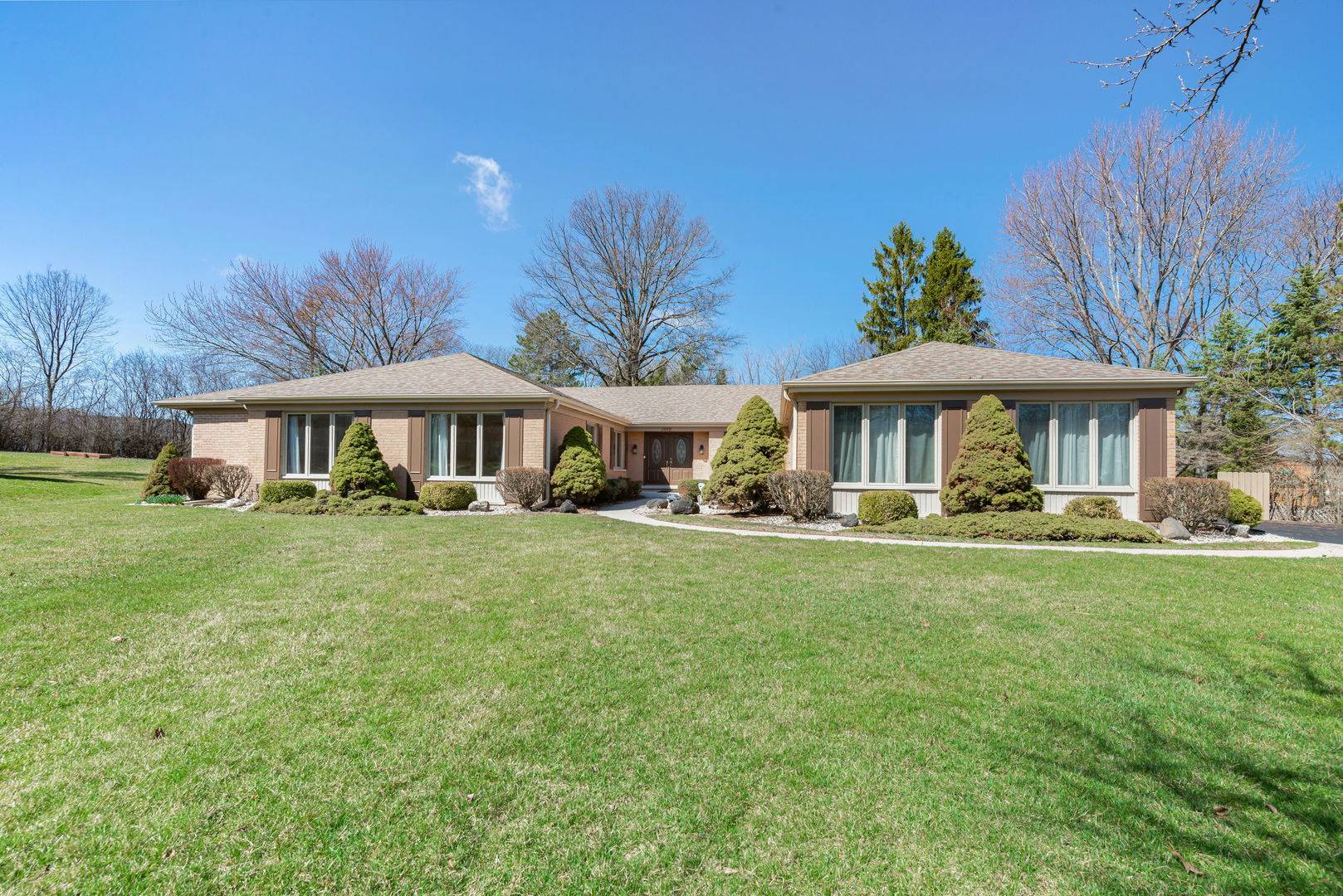 1449 S Shore CT, Barrington, IL 60010