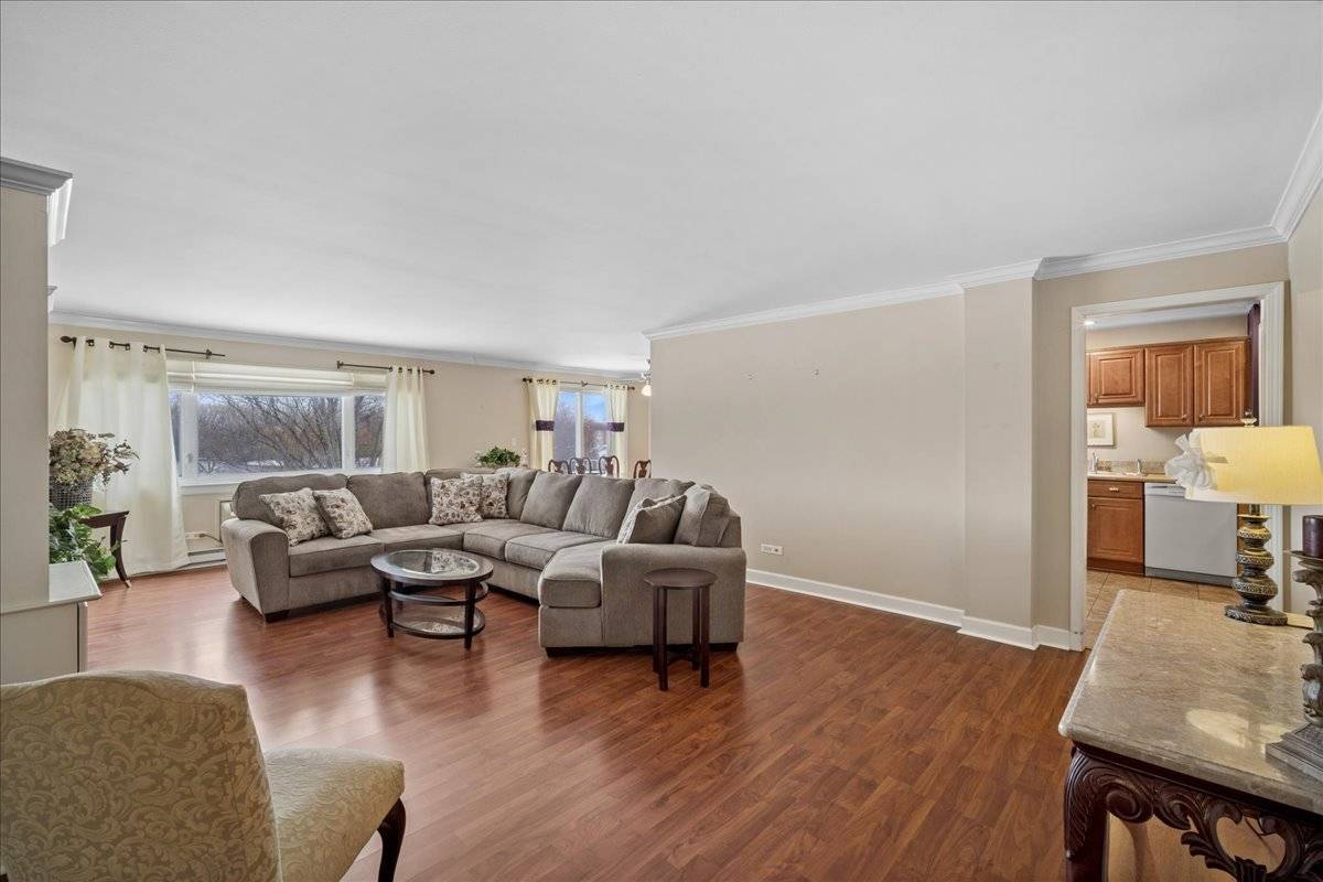 2700 E Bel Aire DR #303, Arlington Heights, IL 60004