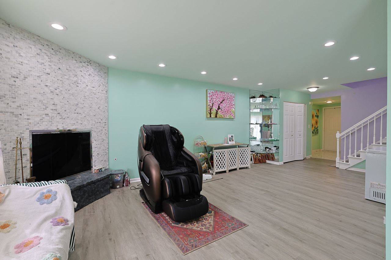 1803 Koehling RD, Northbrook, IL 60062