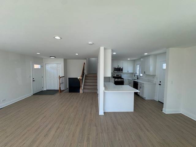 870 E Thacker ST, Des Plaines, IL 60016