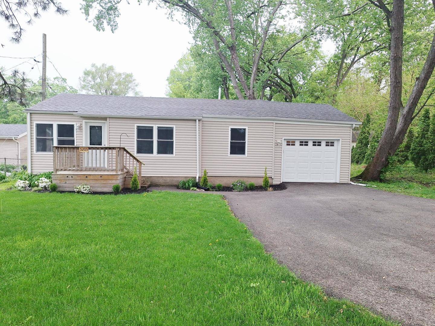 5205 N Lake ST, Mchenry, IL 60050