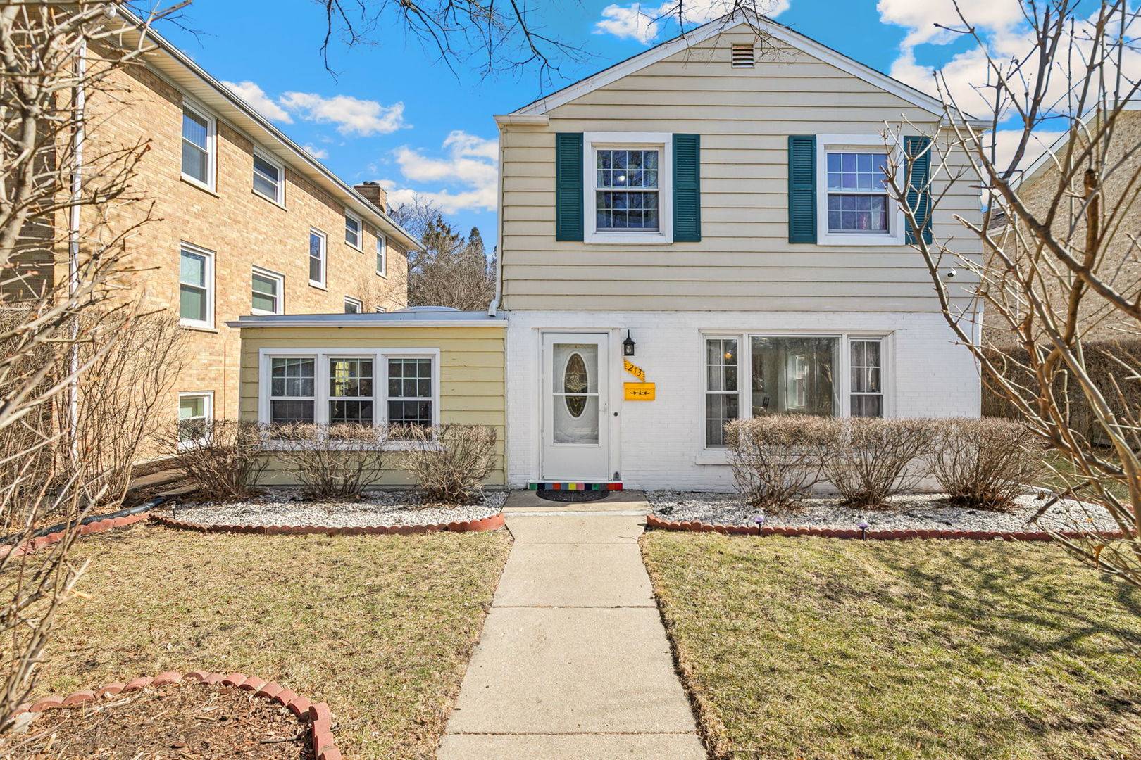 213 S Dryden PL, Arlington Heights, IL 60004