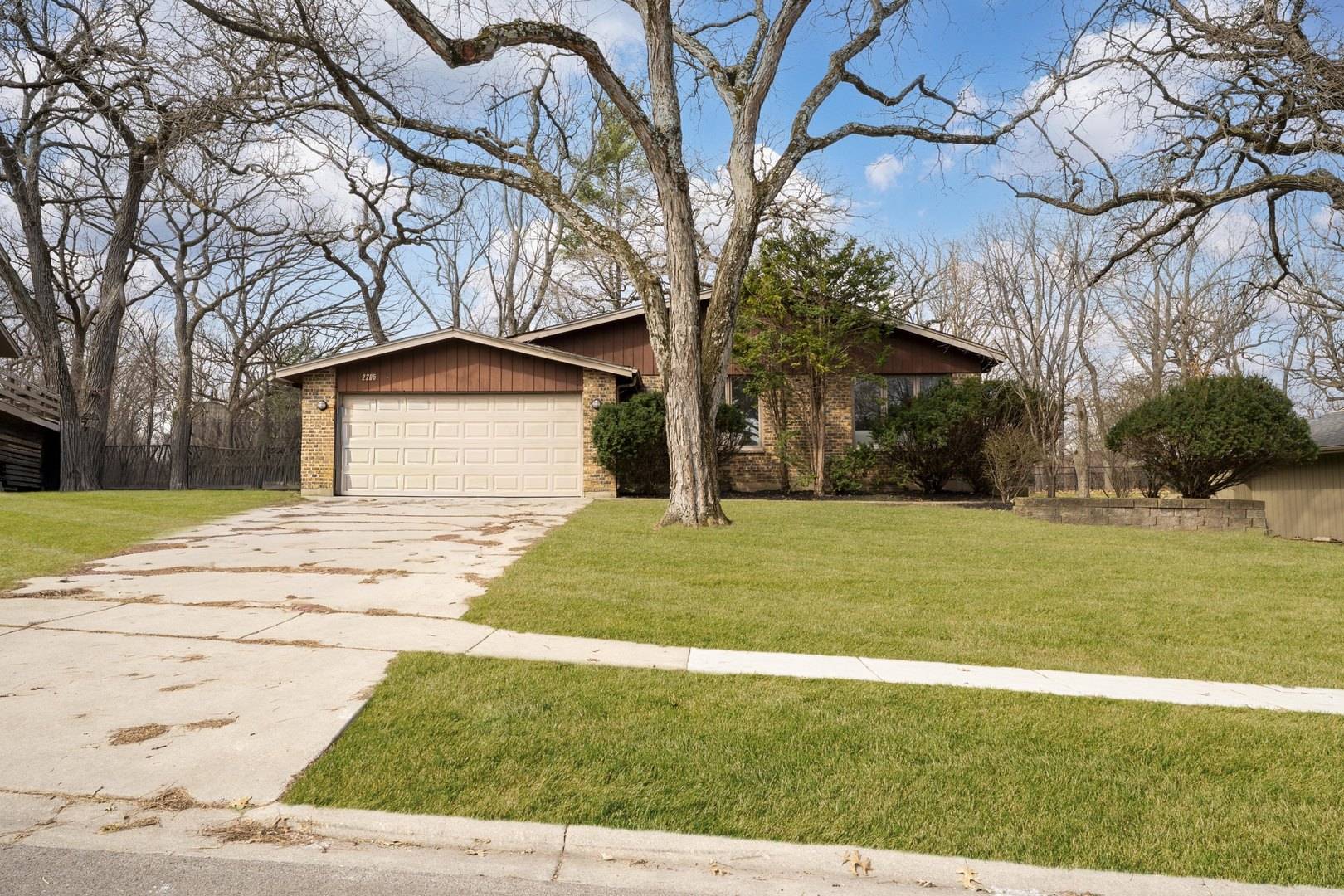 2205 Country Knoll LN, Elgin, IL 60123