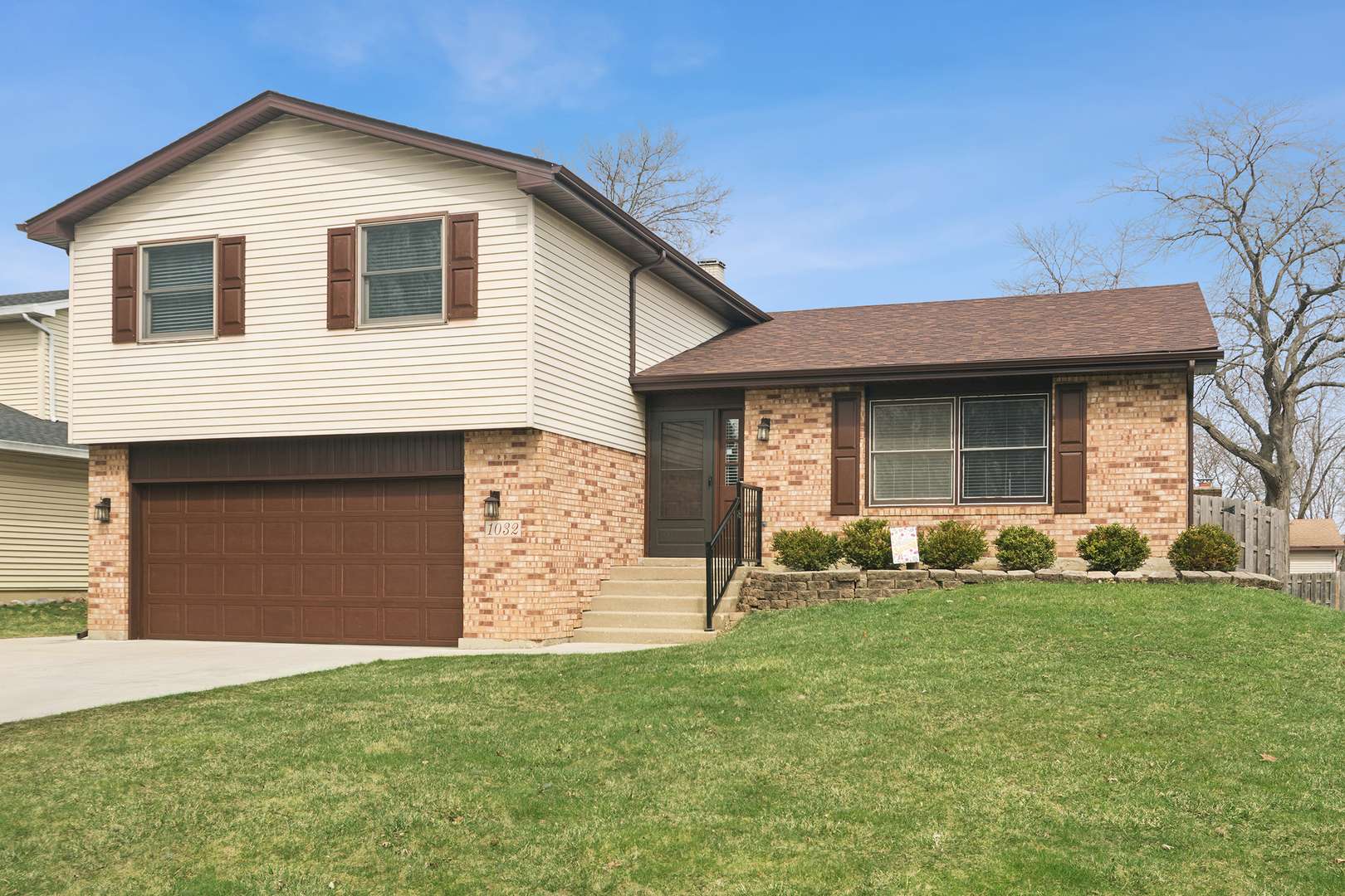 1032 W Park Place DR, Bartlett, IL 60103