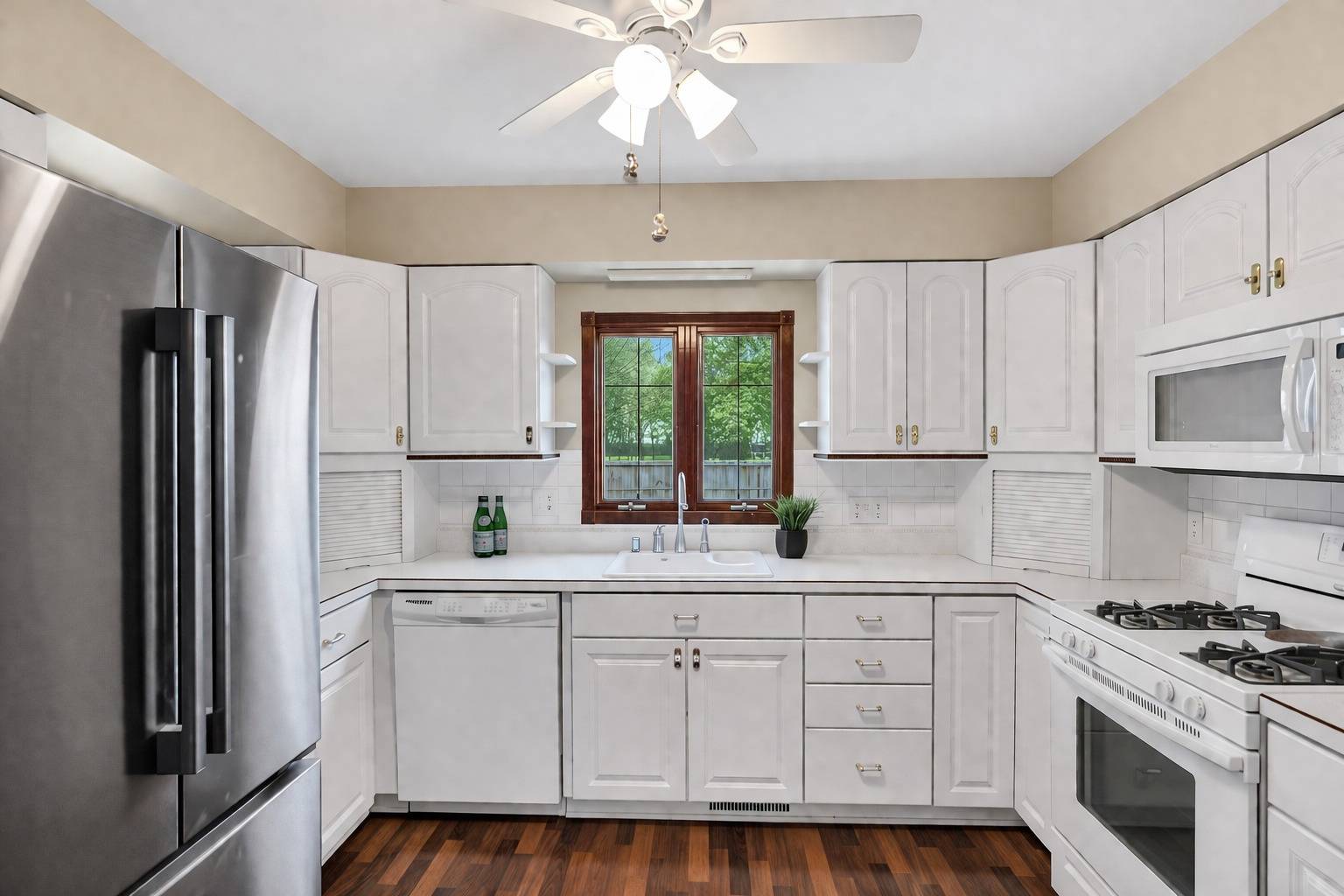 842 Pin Oak CIR, Cary, IL 60013