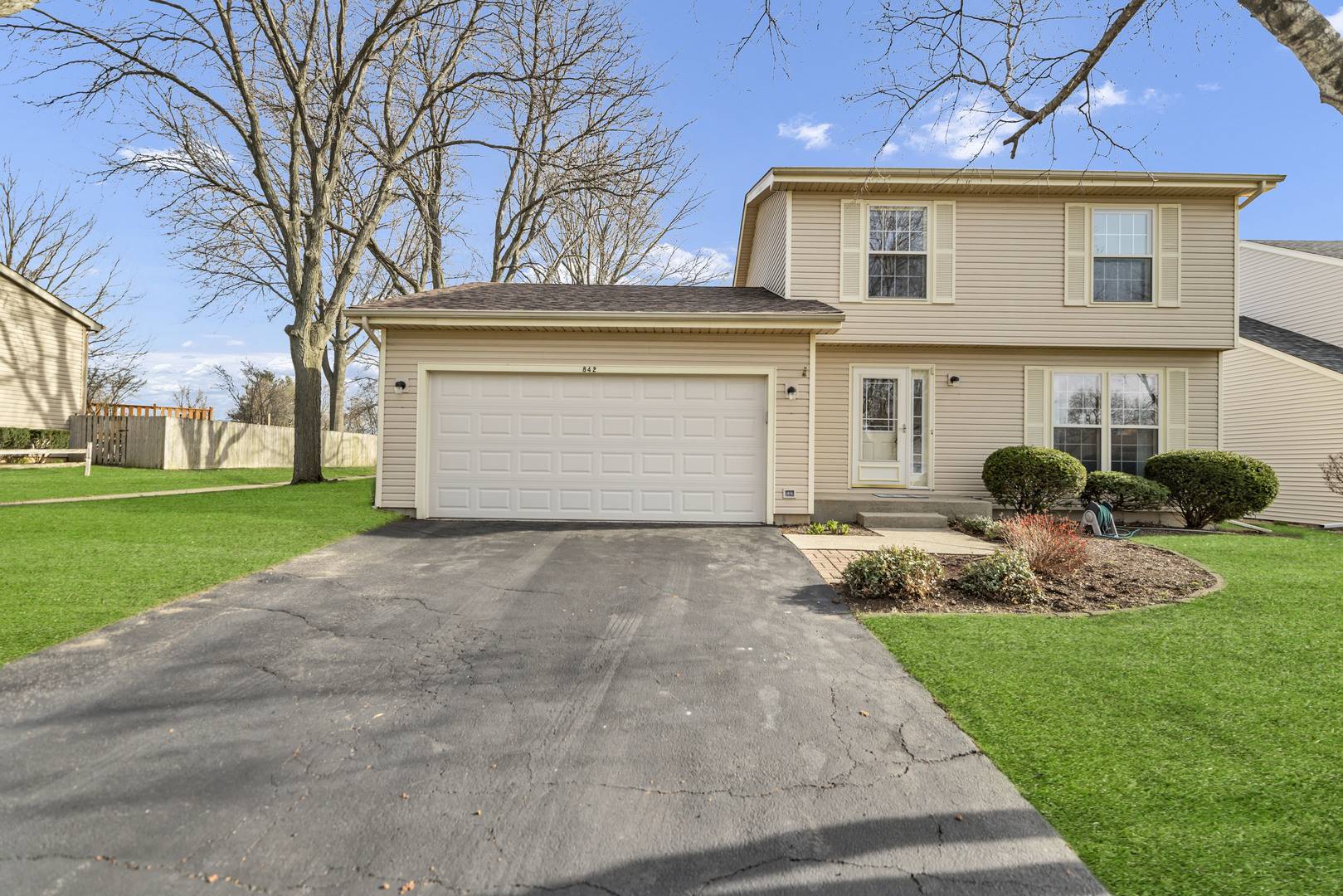 842 Pin Oak CIR, Cary, IL 60013