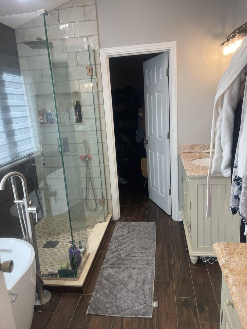 6513 Pine Hollow RD, Carpentersville, IL 60110