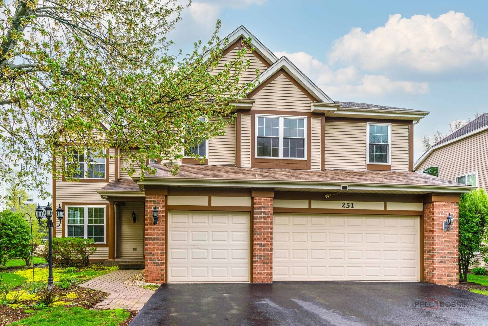 251 Lenox LN, Mundelein, IL 60060