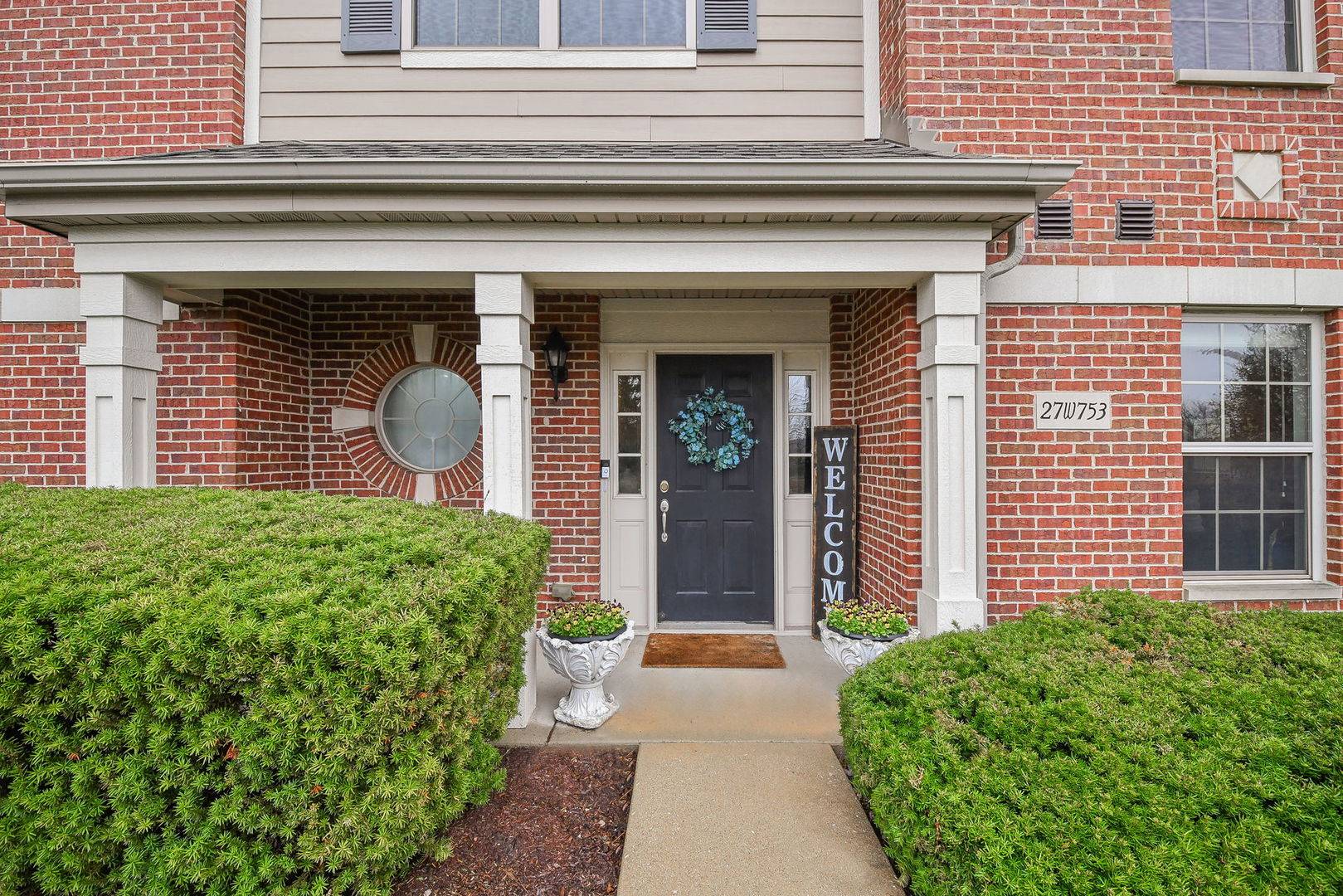 27W753 S Meadowview DR #1, Winfield, IL 60190