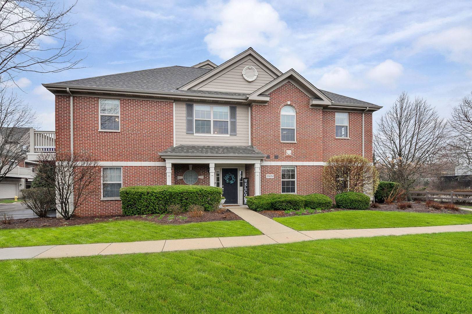 27W753 S Meadowview DR #1, Winfield, IL 60190