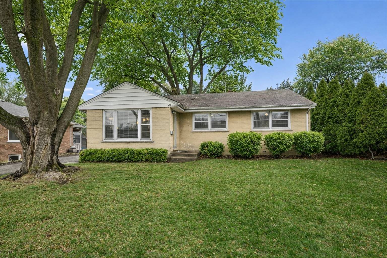 26 S Rohlwing RD, Palatine, IL 60074