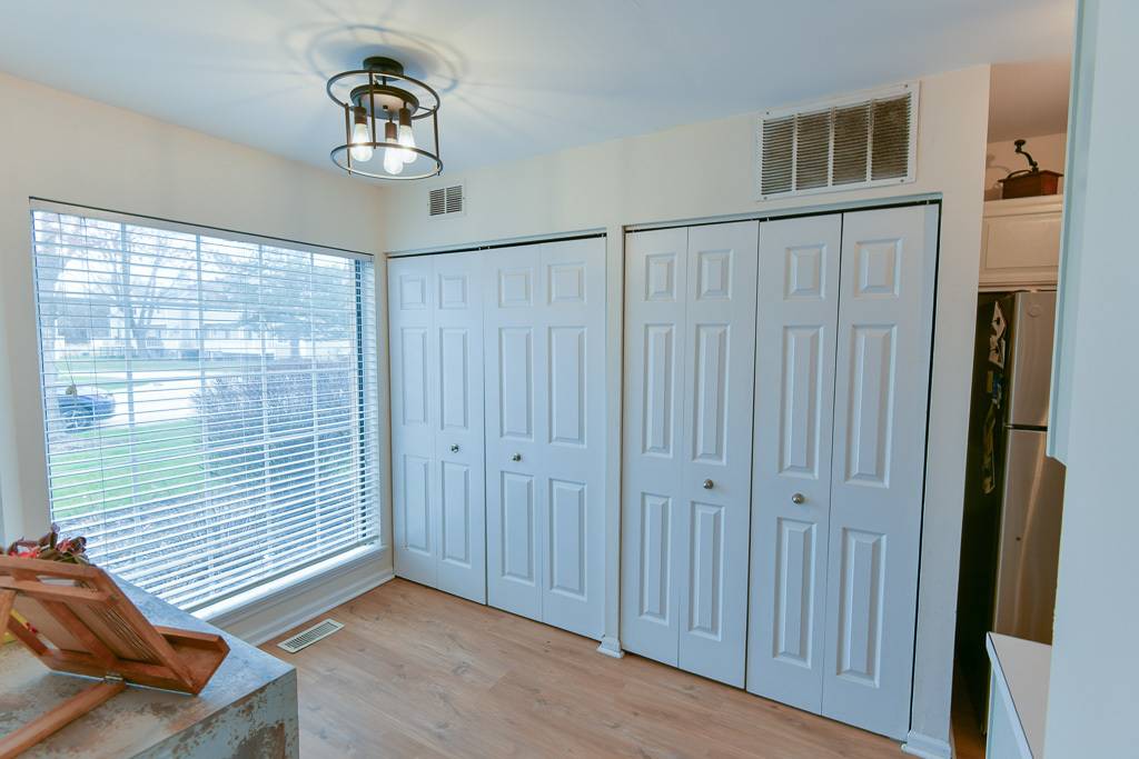 5690 Delaware AVE, Gurnee, IL 60031
