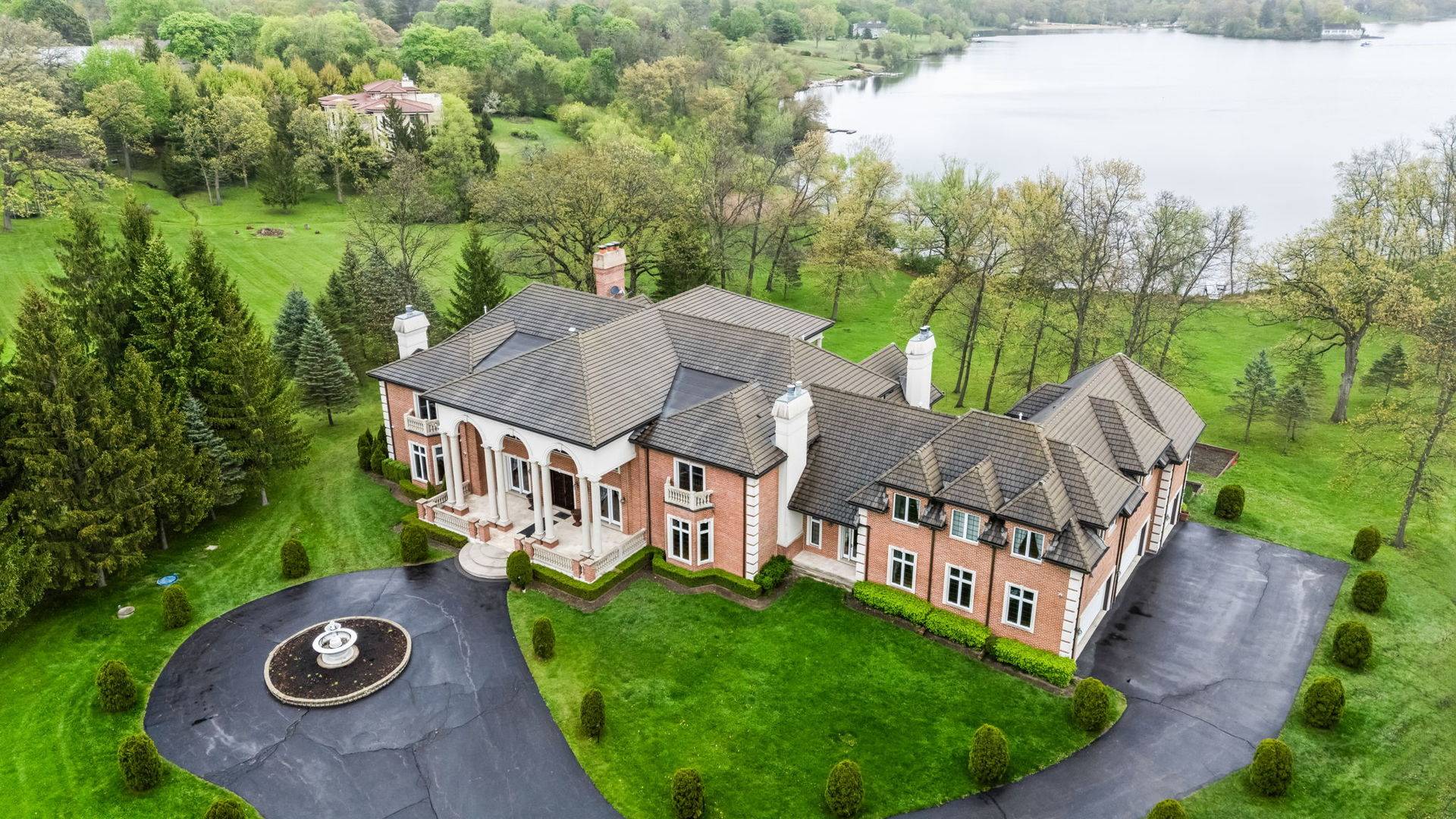 27147 N Chevy Chase RD, Mundelein, IL 60060