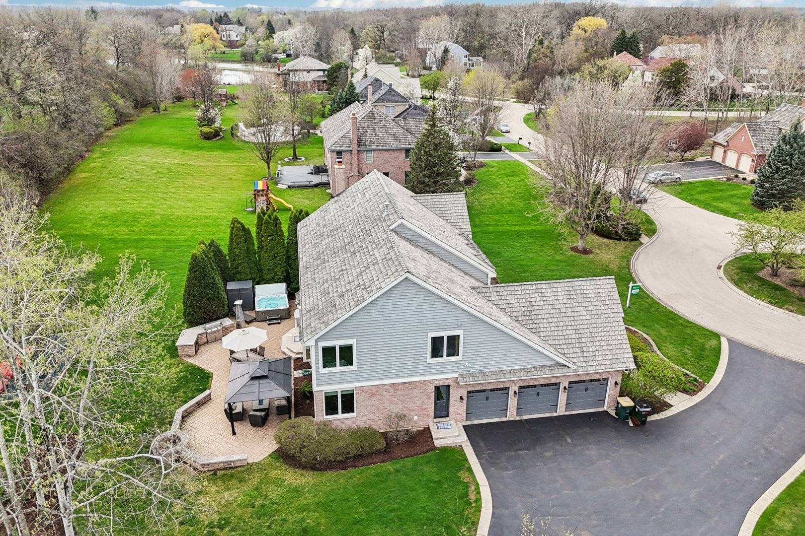 14101 W Rodmell CT, Libertyville, IL 60048
