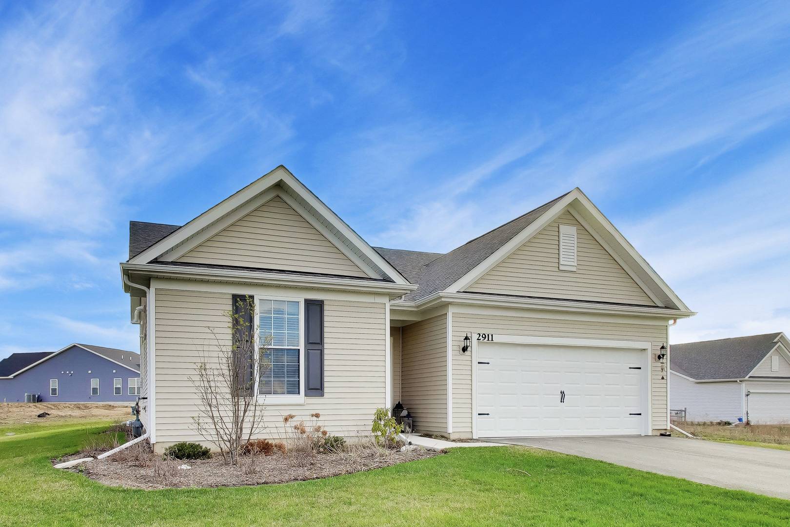 2911 Briargate DR, Lindenhurst, IL 60046