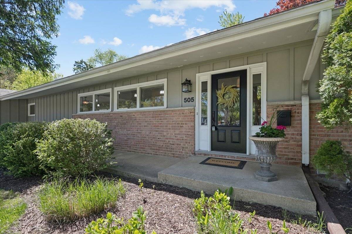 505 S Butterfield RD, Libertyville, IL 60048