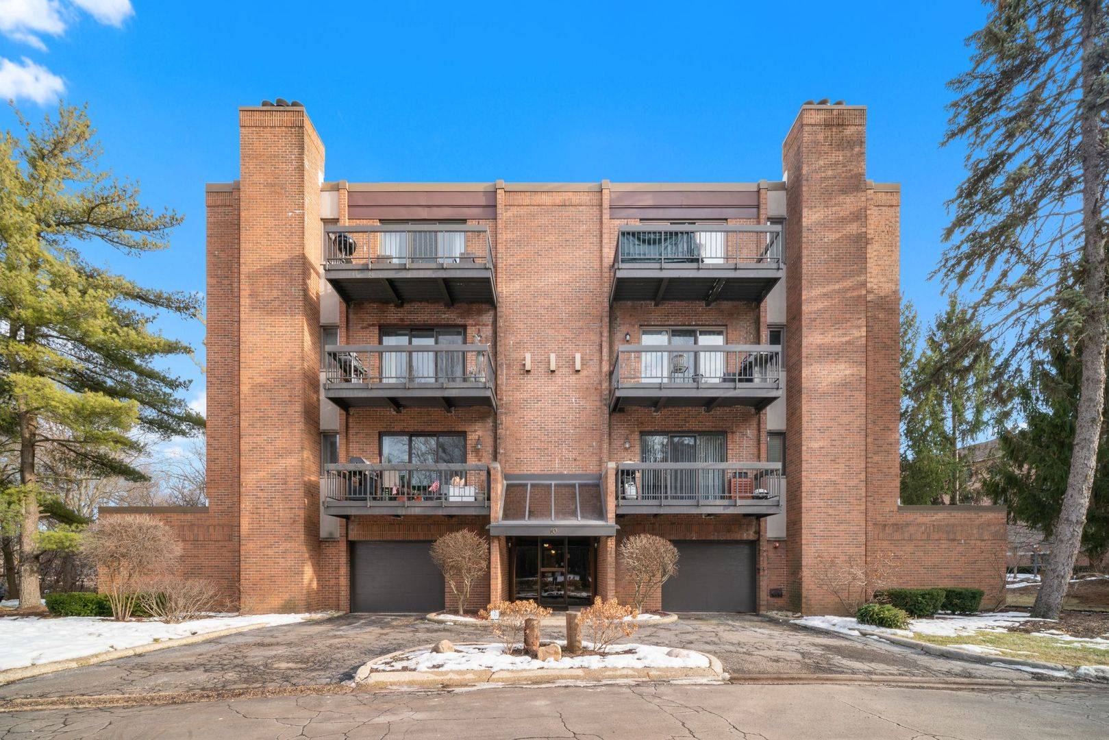 10 Trafalgar SQ #403, Lincolnshire, IL 60069