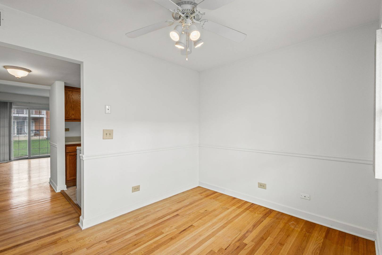 169 E Palatine RD #E, Palatine, IL 60067