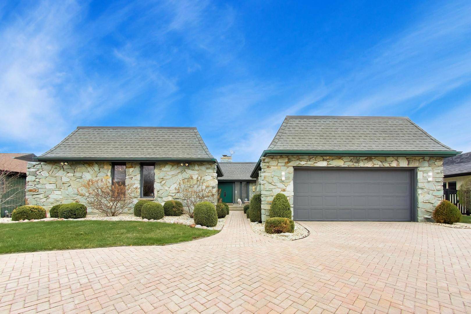 1309 Montgomery DR, Deerfield, IL 60015