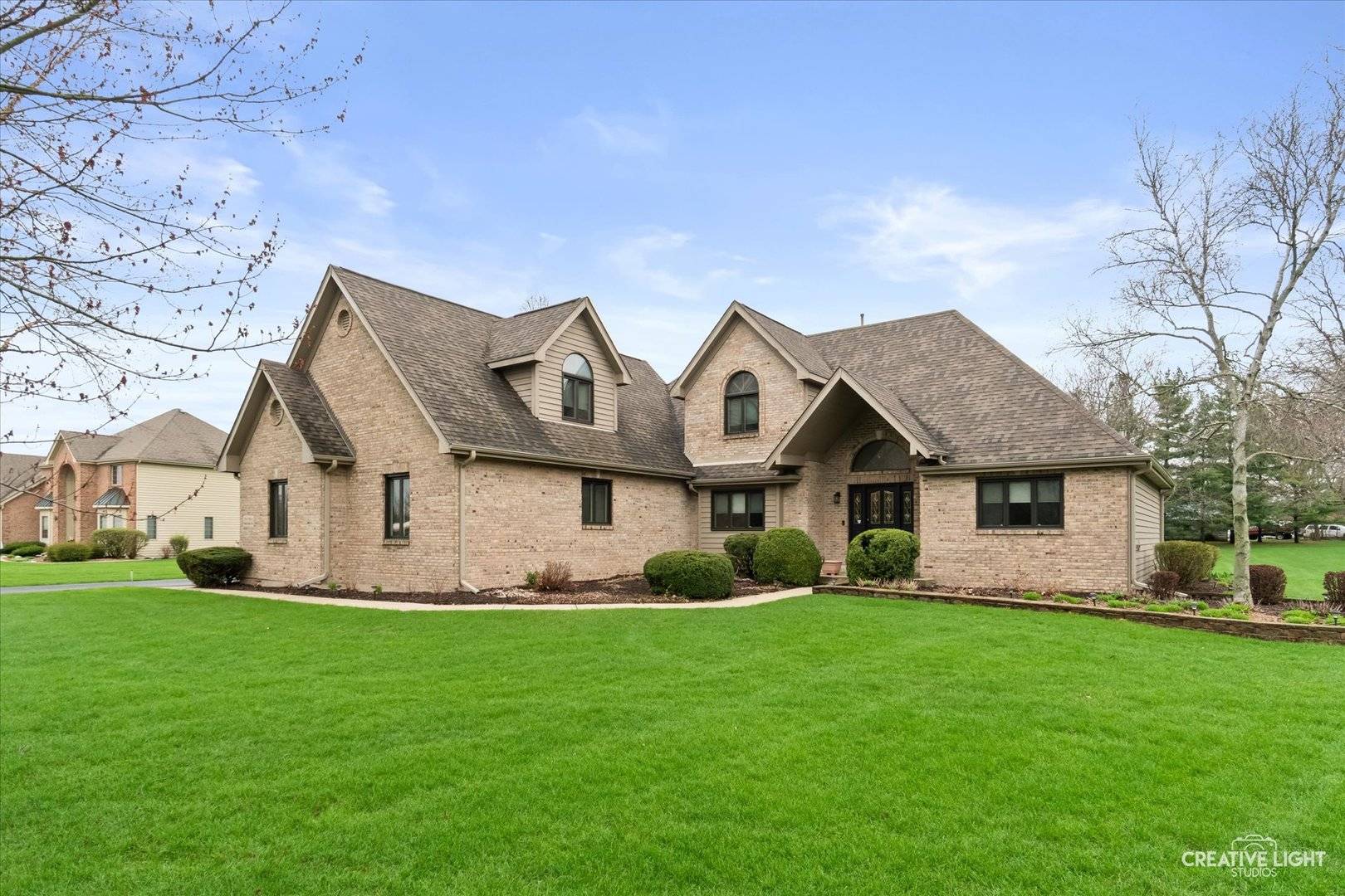 5 W Royal Oaks DR, Bristol, IL 60512
