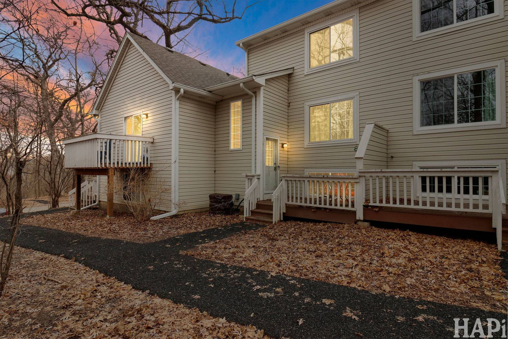 283 W Whispering Oaks LN, Round Lake, IL 60073