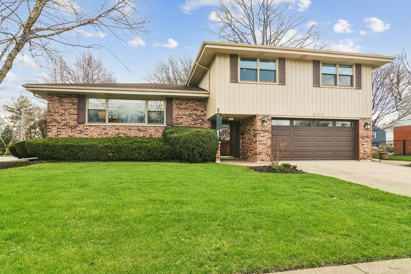 111 N Wilshire LN, Arlington Heights, IL 60004