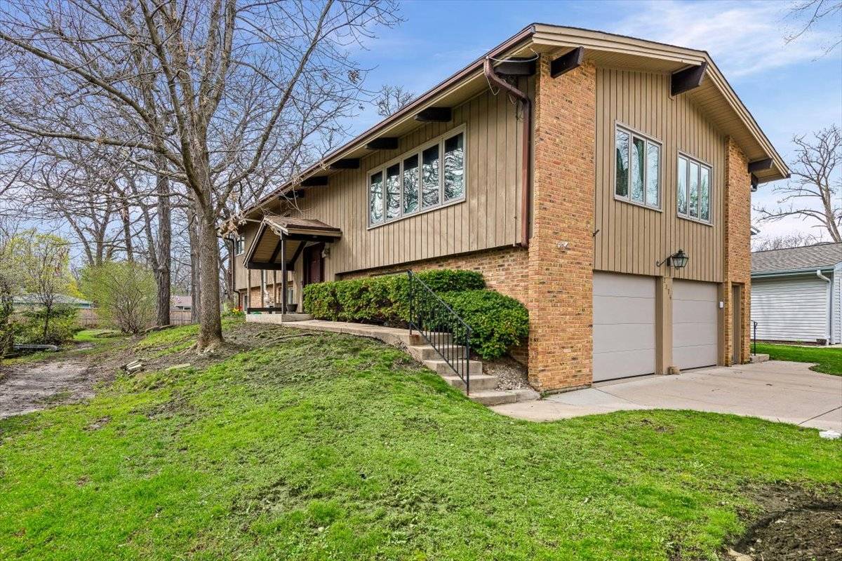 2374 N Westwood LN, Palatine, IL 60074