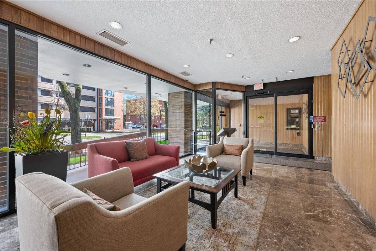 522 Church ST #6C, Evanston, IL 60201