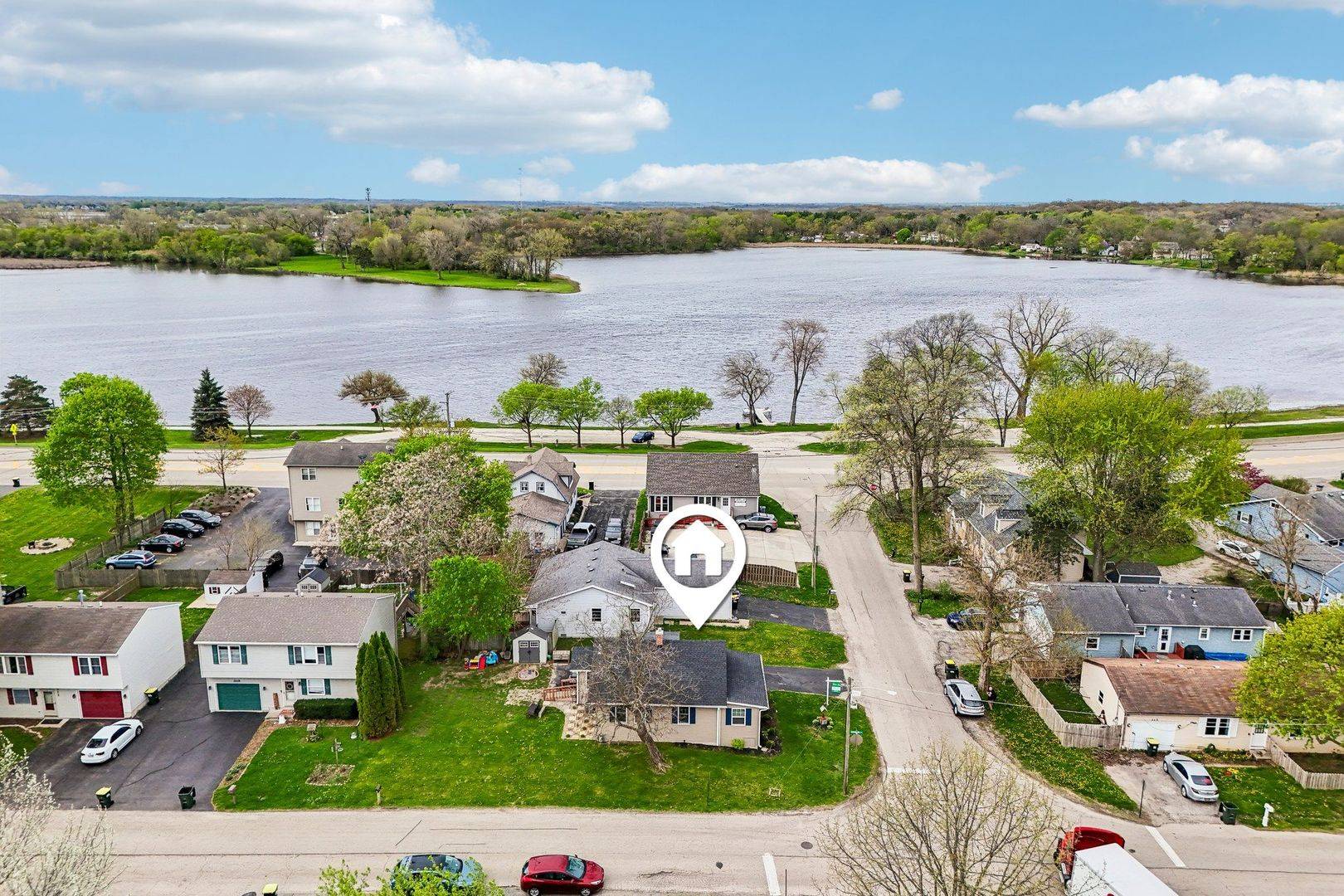 316 Lily LN, Lakemoor, IL 60051