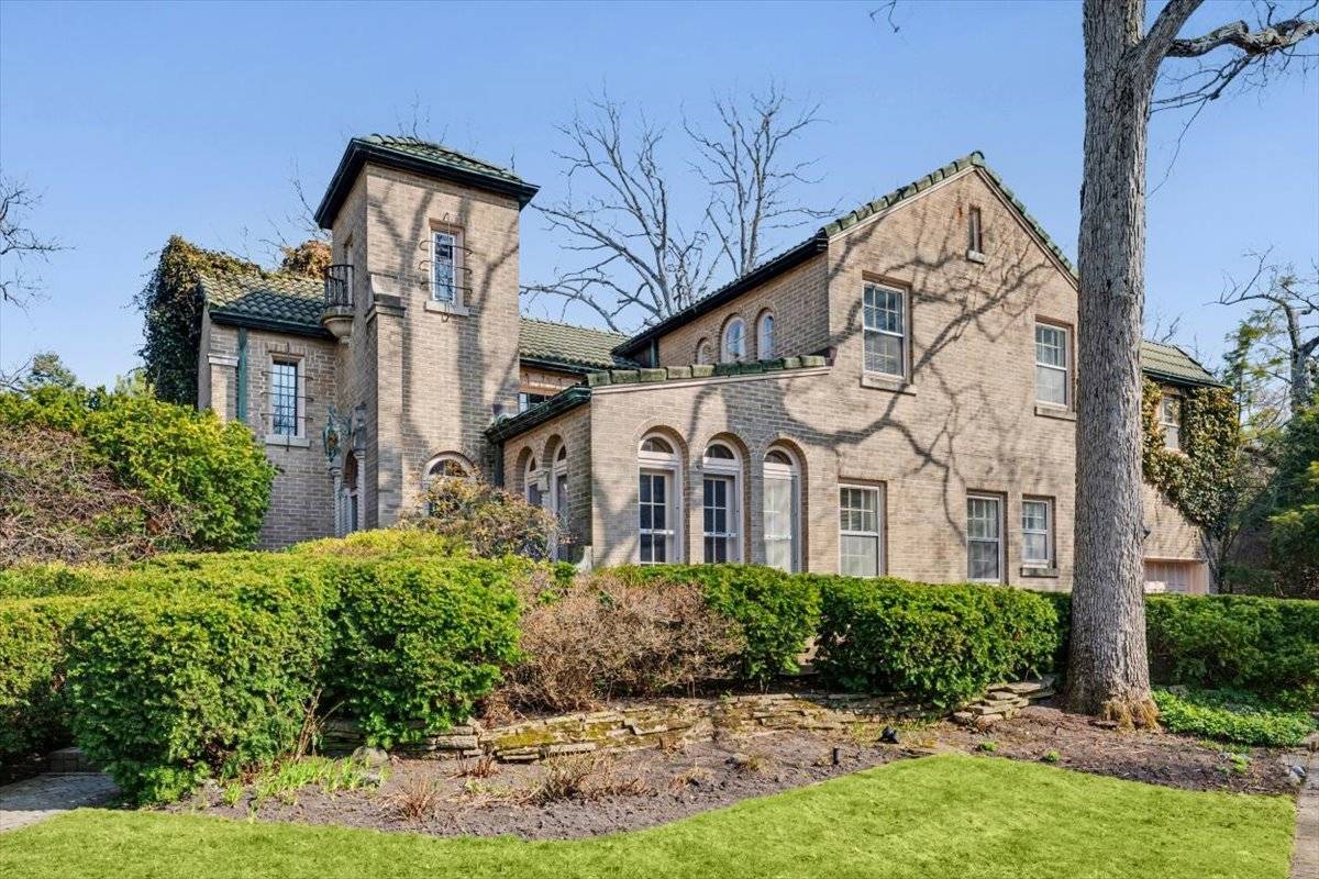 396 Sheridan RD, Glencoe, IL 60022