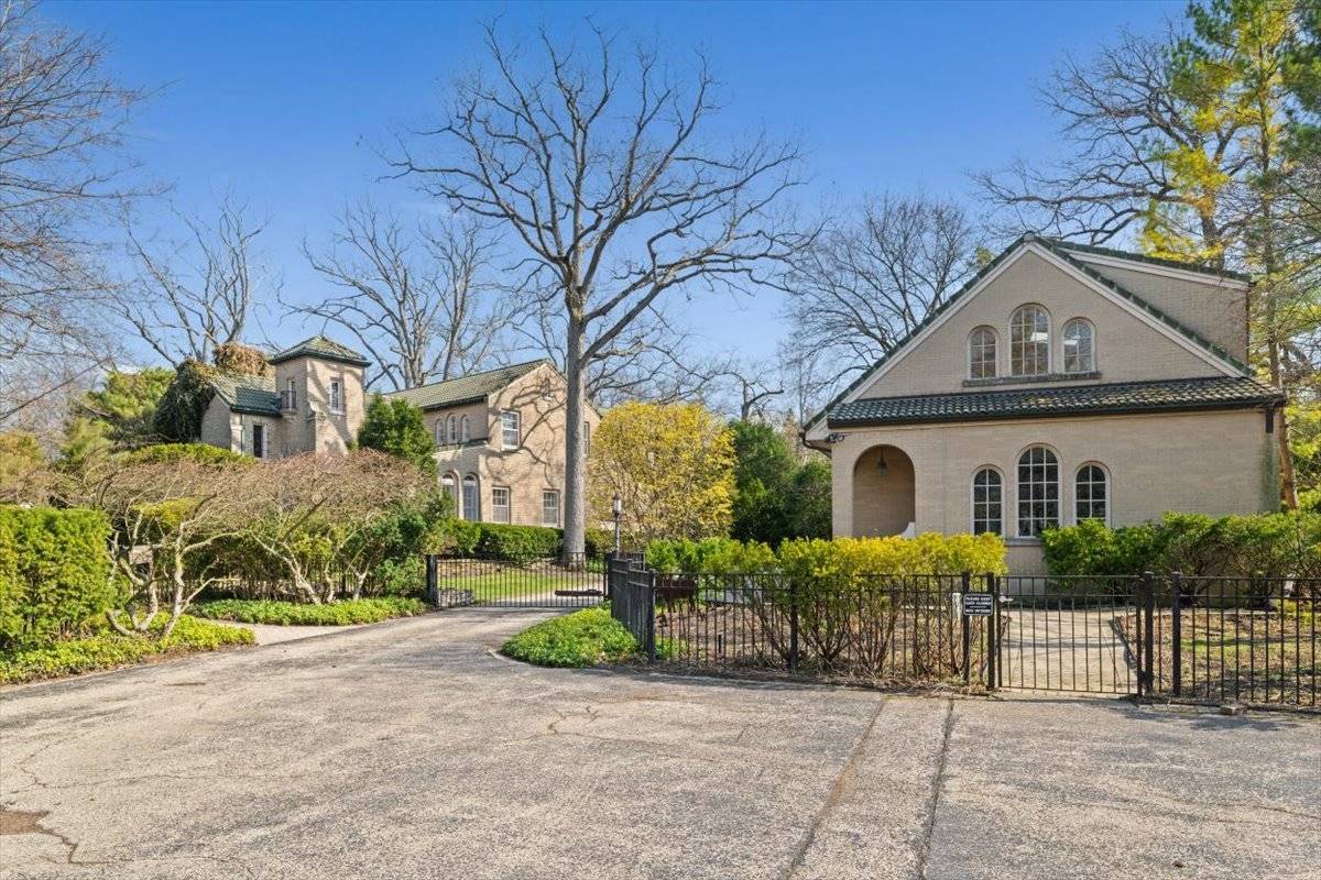 396 Sheridan RD, Glencoe, IL 60022