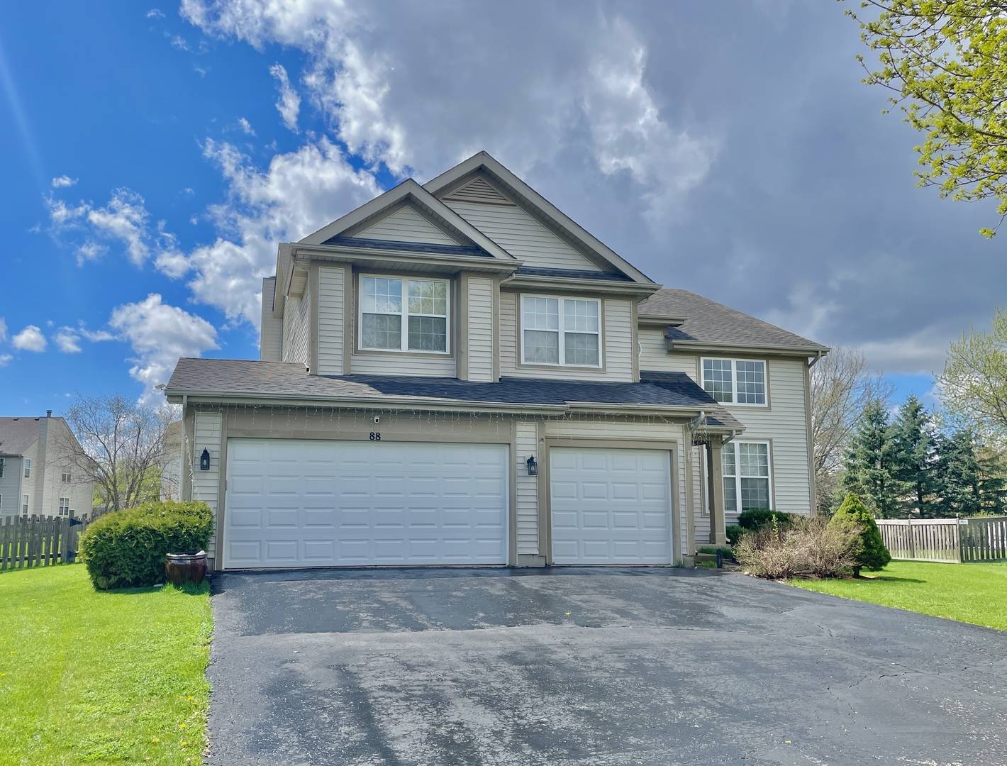 88 Hackney LN, Lindenhurst, IL 60046
