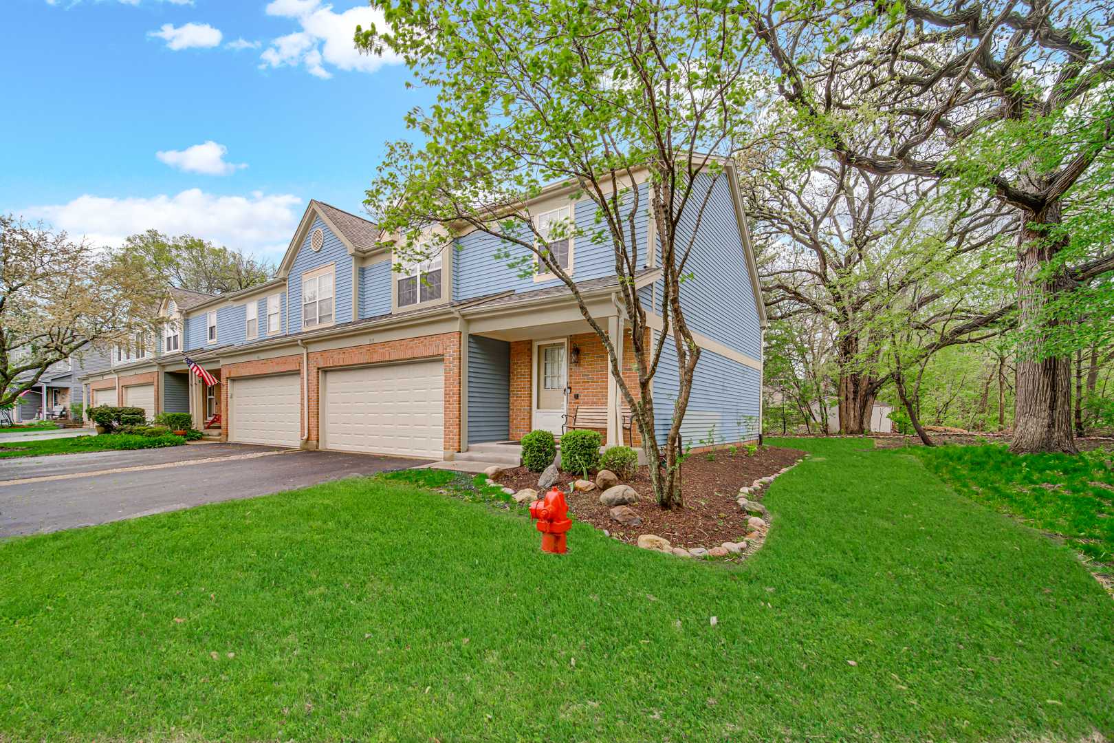 915 Old Oak CIR, Algonquin, IL 60102
