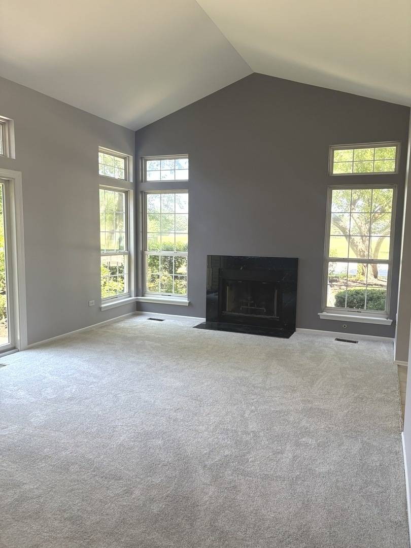 1602 Columbia CIR #4, Bartlett, IL 60103