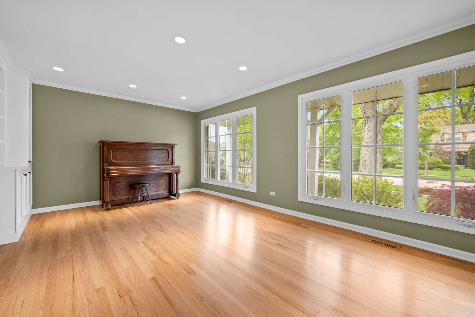 3142 Hemlock LN, Northbrook, IL 60062