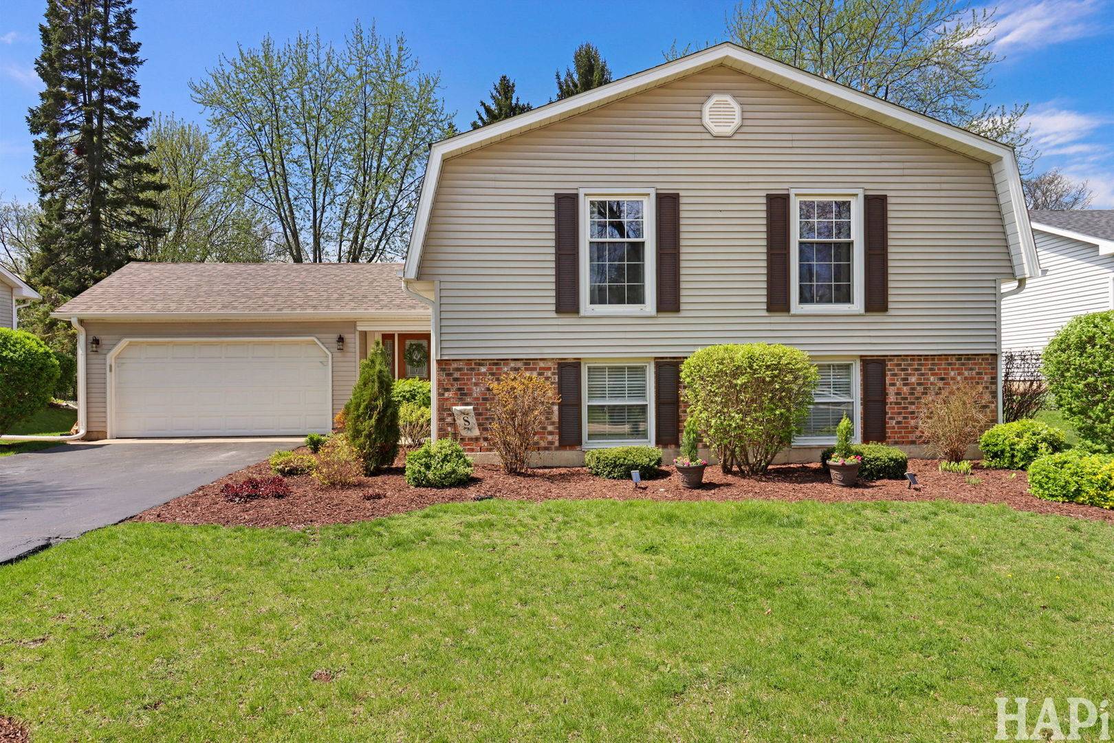 38 Chelsea LN, Cary, IL 60013