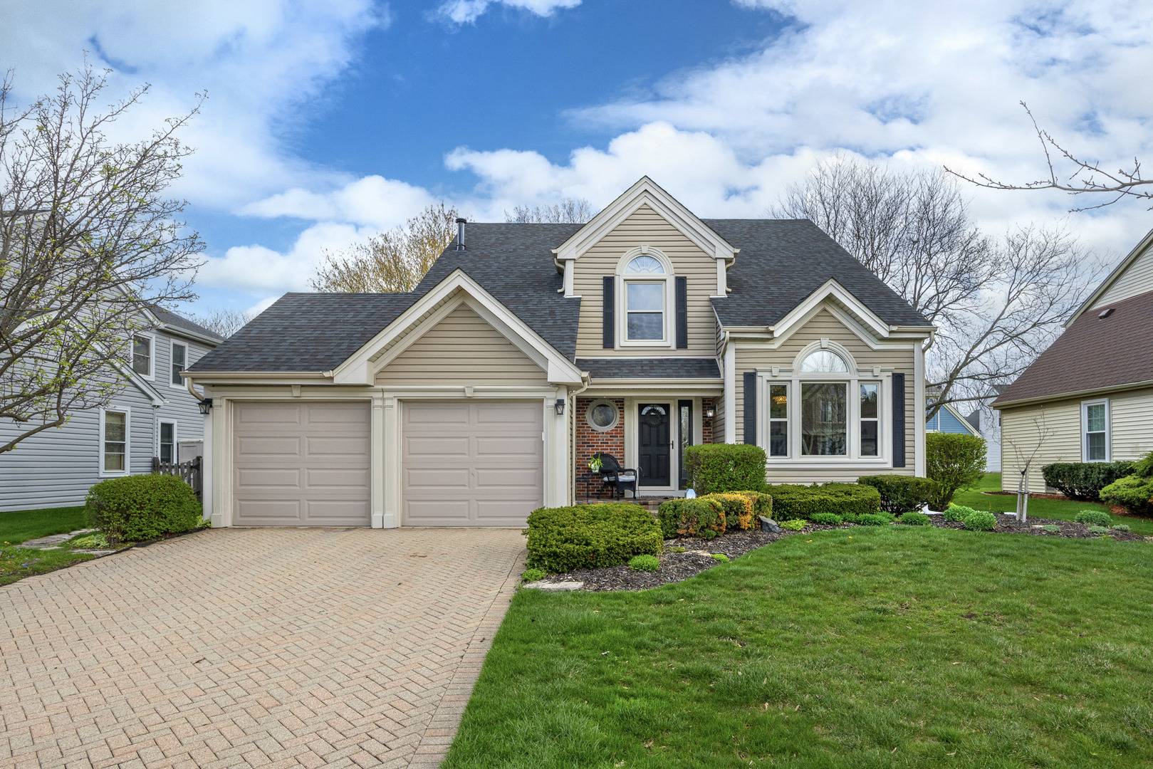 547 Newberry DR, Elk Grove Village, IL 60007