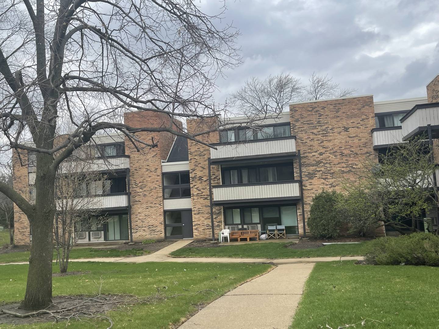 1806 Hemlock PL #204, Schaumburg, IL 60173