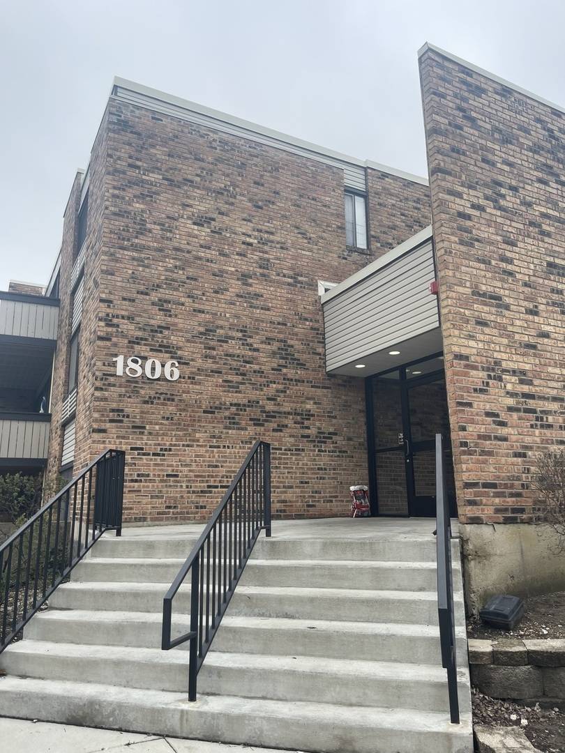 1806 Hemlock PL #204, Schaumburg, IL 60173