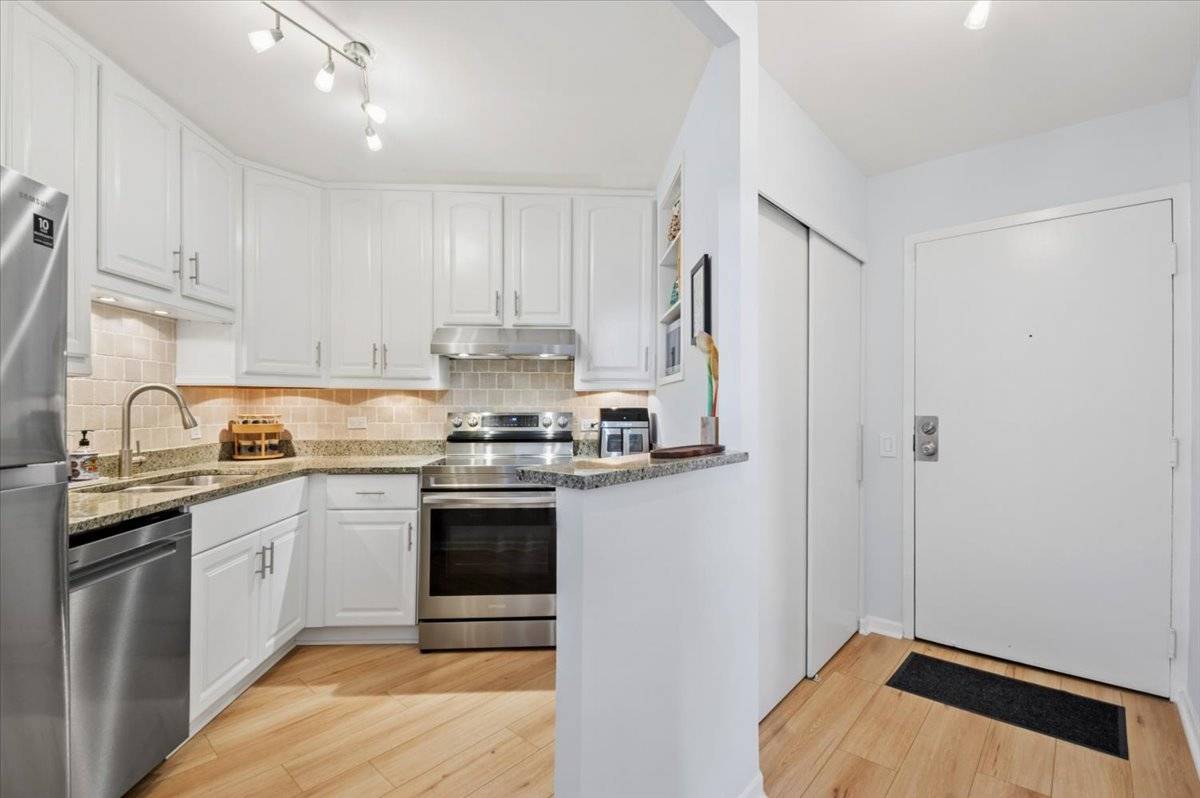 5320 N Sheridan RD #708, Chicago, IL 60640